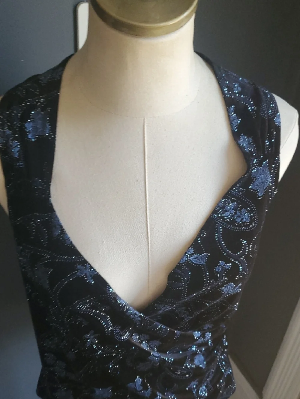 Studio Black Sleeveless Wrap Camisole with Blue Paisley Velvet Print - Picture 4 of 12